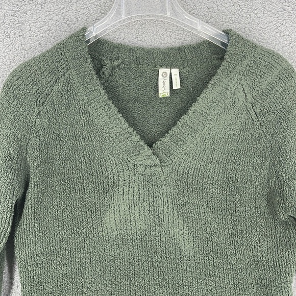 Wooby green v-neck long sleeve knit sweater women’s size small stretch material - Picture 3 of 11